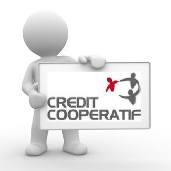 Personnage tenant un tableau avec le logo du Crédit Boopératif